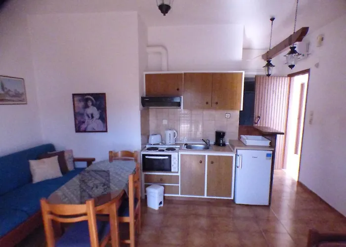 מלון דירות Eleni 2*