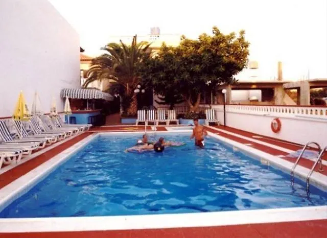 מלון דירות Eleni הרסוניסוס