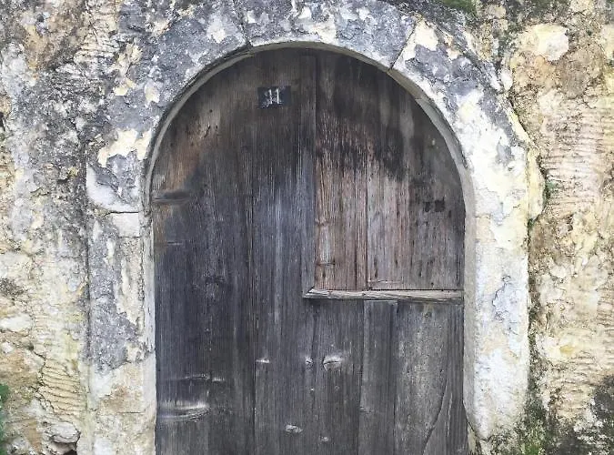 Eleni הרסוניסוס